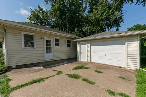 5011 48TH Street Moline IL 61265