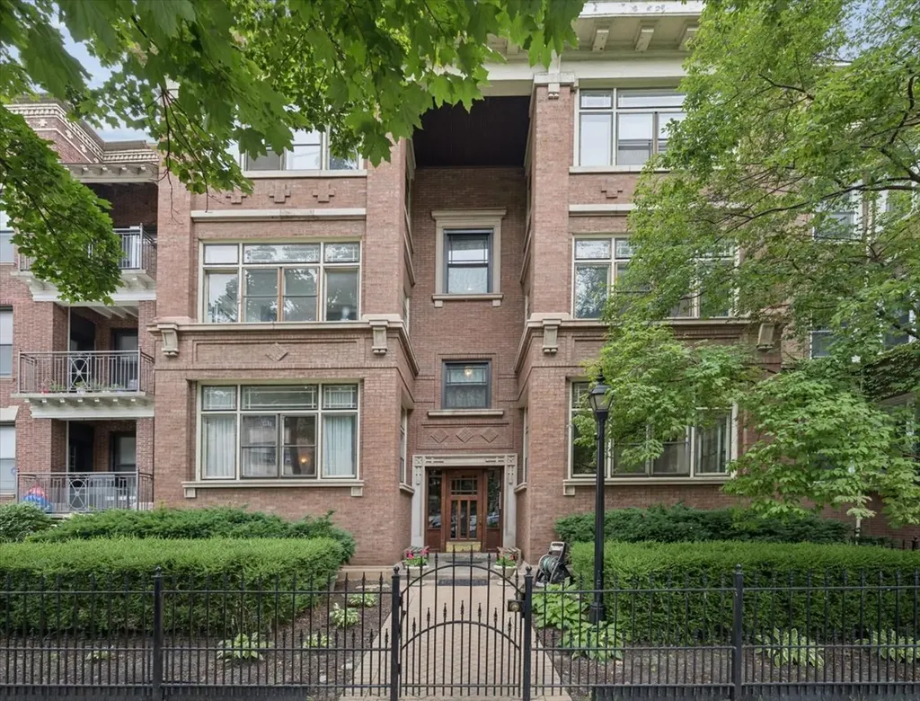 5522 South Everett Avenue Chicago IL 60637