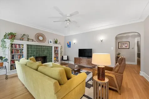 5522 South Everett Avenue Chicago IL 60637
