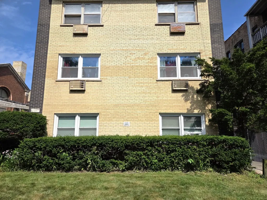 6921 North Ashland Boulevard Chicago IL 60626