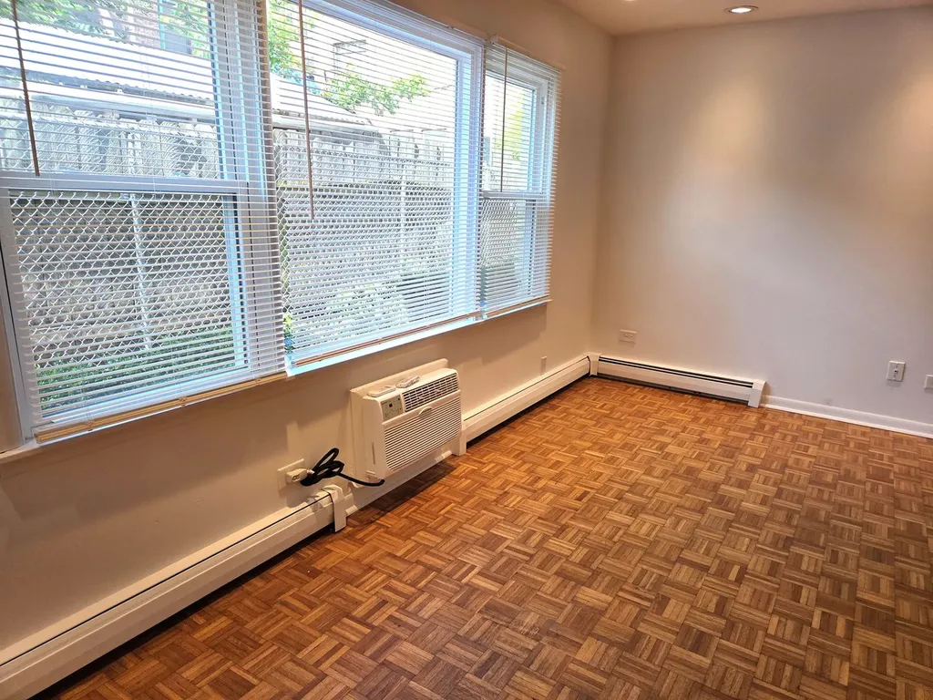 6921 North Ashland Boulevard Chicago IL 60626