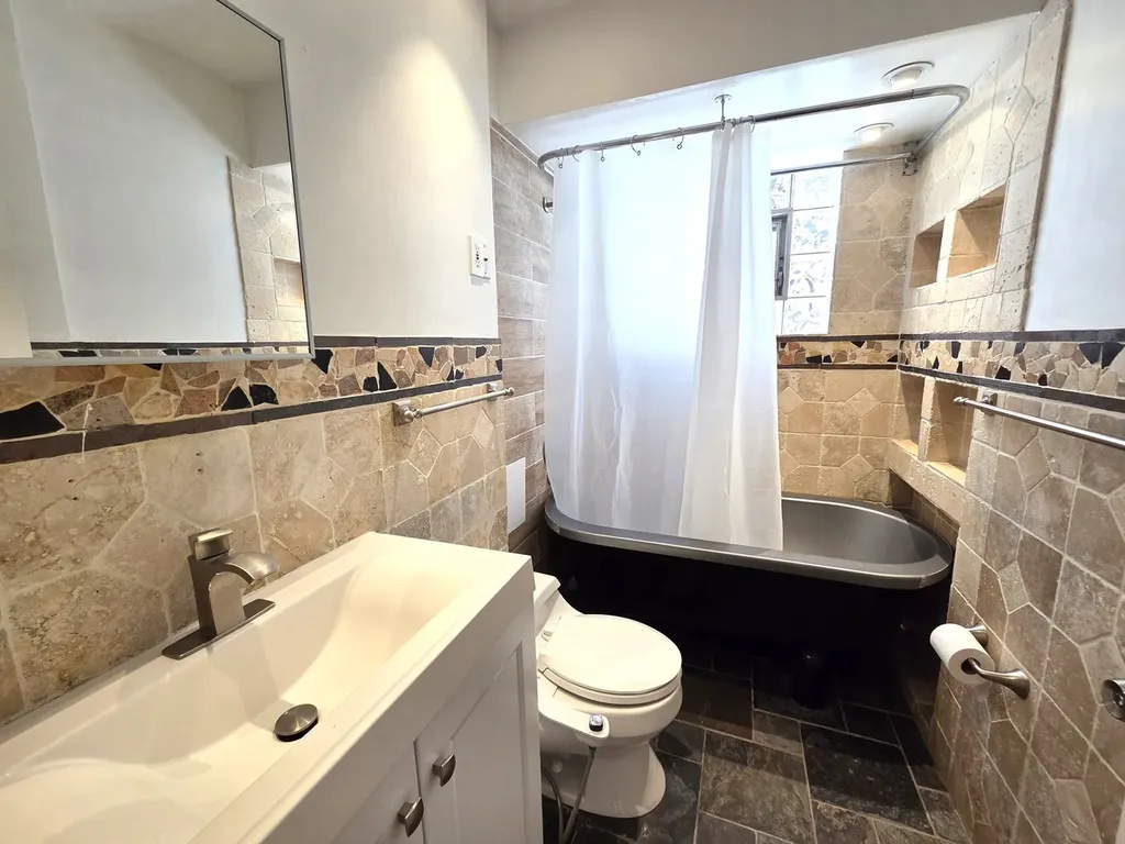 6921 North Ashland Boulevard Chicago IL 60626
