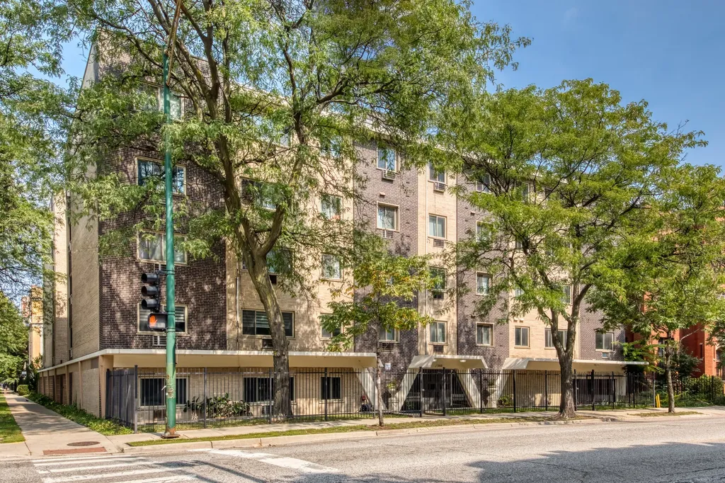 1060 West Hollywood Avenue Chicago IL 60660