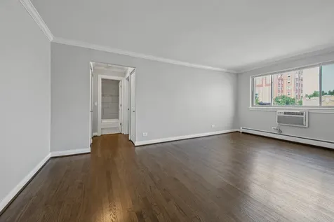 1060 West Hollywood Avenue Chicago IL 60660