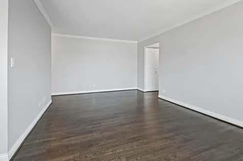 1060 West Hollywood Avenue Chicago IL 60660