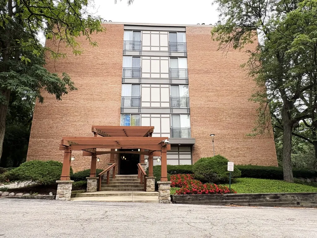 5810 Oakwood Drive Lisle IL 60532