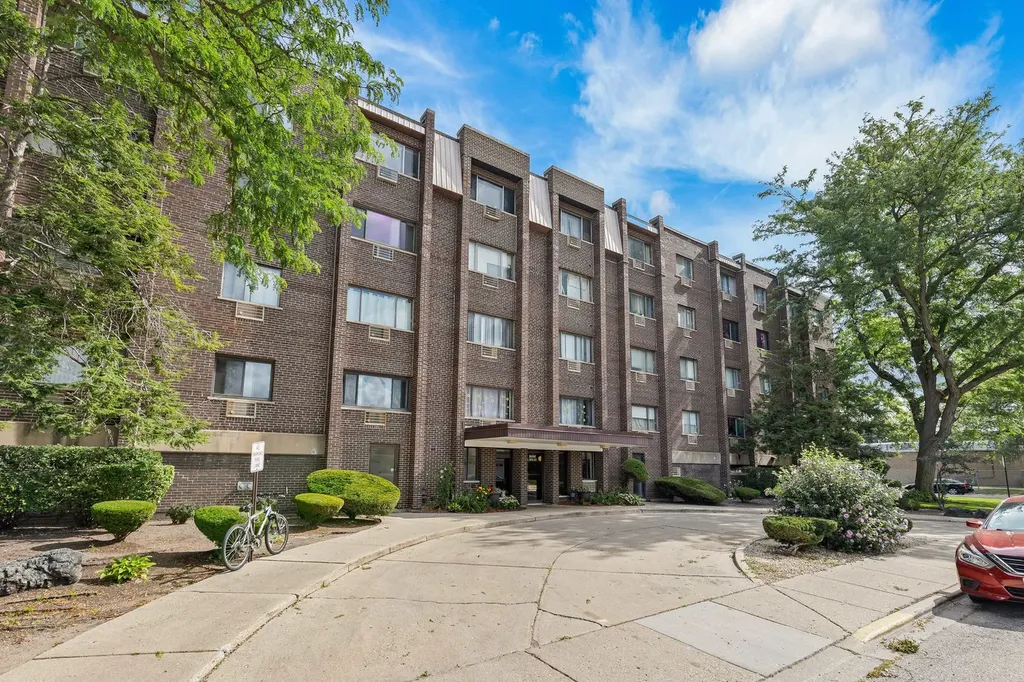 8444 West Wilson Avenue W Chicago IL 60656