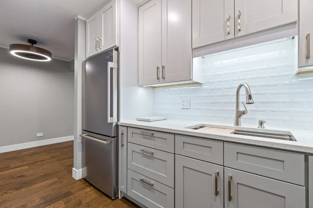8444 West Wilson Avenue W Chicago IL 60656