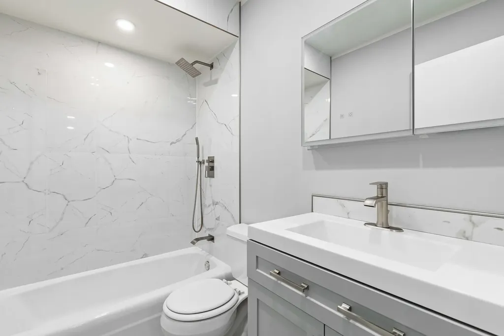 8444 West Wilson Avenue W Chicago IL 60656