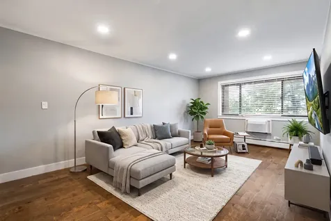 8444 West Wilson Avenue W Chicago IL 60656