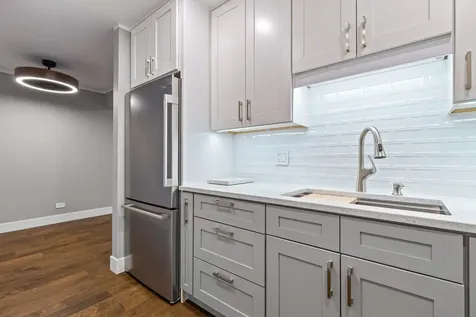 8444 West Wilson Avenue W Chicago IL 60656