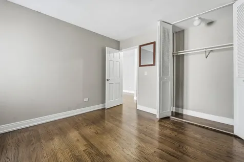 426 West Barry Avenue Chicago IL 60657