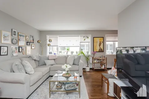 426 West Barry Avenue Chicago IL 60657