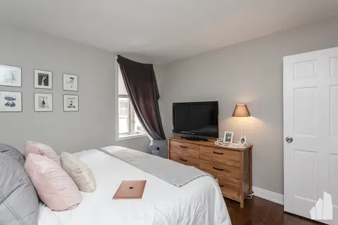 426 West Barry Avenue Chicago IL 60657