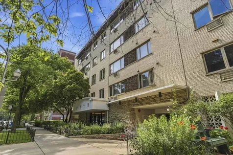 426 West Barry Avenue Chicago IL 60657