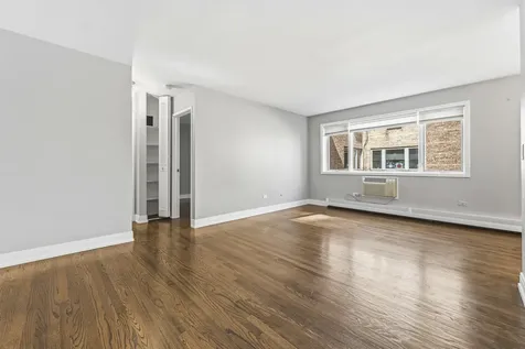 426 West Barry Avenue Chicago IL 60657