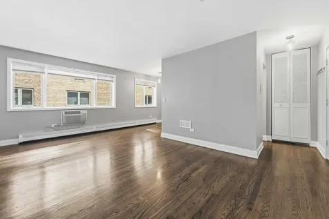 426 West Barry Avenue Chicago IL 60657