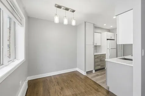 426 West Barry Avenue Chicago IL 60657