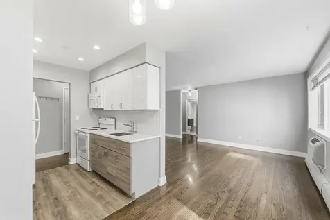 426 West Barry Avenue Chicago IL 60657