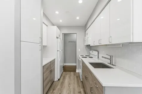 426 West Barry Avenue Chicago IL 60657
