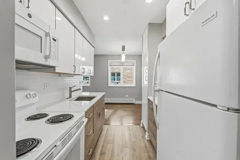 426 West Barry Avenue Chicago IL 60657