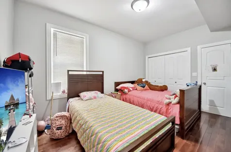 5309 West Henderson Street Chicago IL 60641