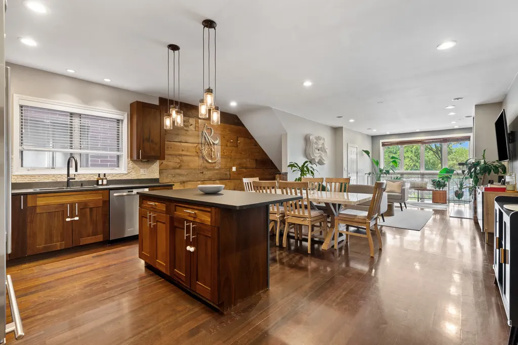 1461 West Grand Avenue Chicago IL 60642