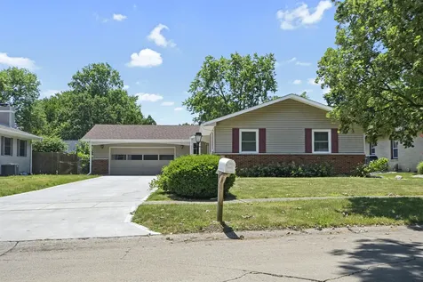 2205 Glenoak Drive Champaign IL 61821