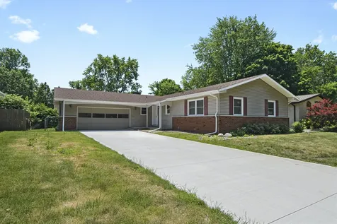 2205 Glenoak Drive Champaign IL 61821