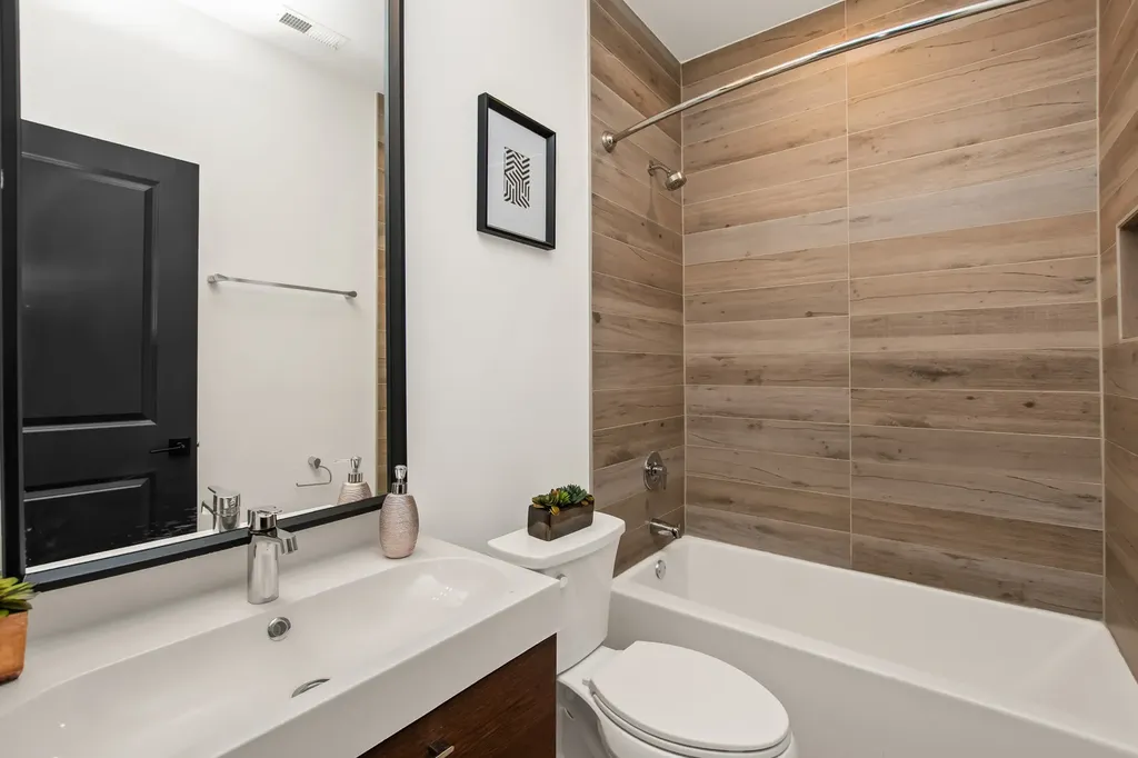 6506 South Ingleside Avenue Chicago IL 60637