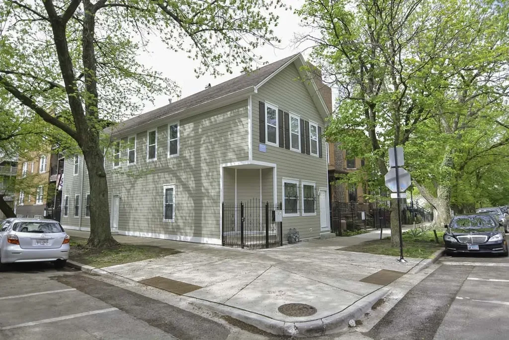 2101 West Fletcher Street Chicago IL 60618