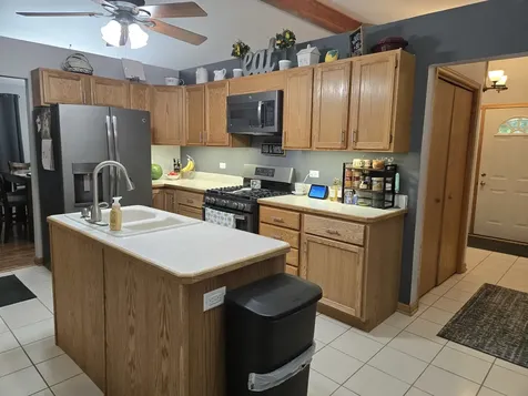 78 West 31st Street Steger IL 60475
