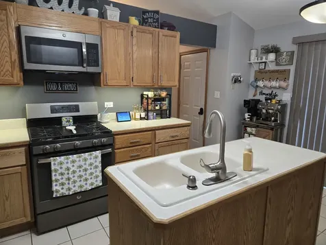 78 West 31st Street Steger IL 60475