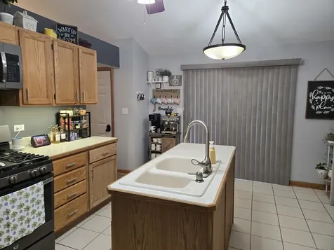 78 West 31st Street Steger IL 60475