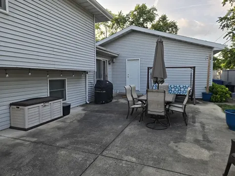 78 West 31st Street Steger IL 60475