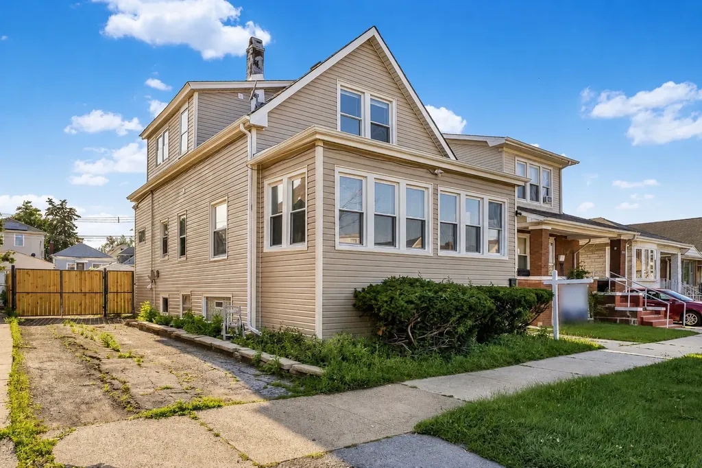 2724 North Mobile Avenue Chicago IL 60639