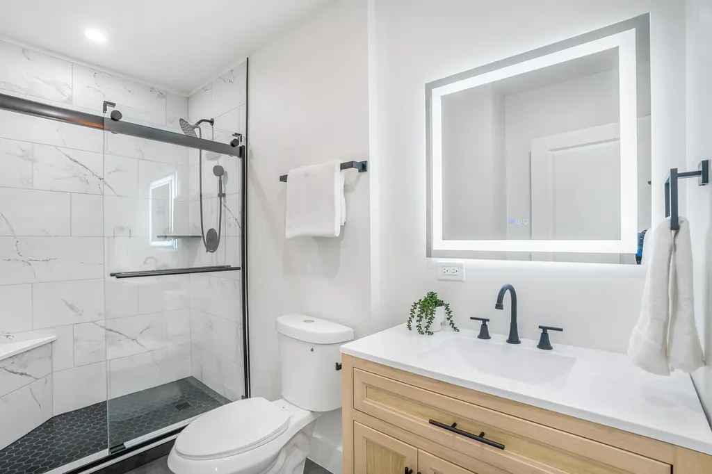 2724 North Mobile Avenue Chicago IL 60639