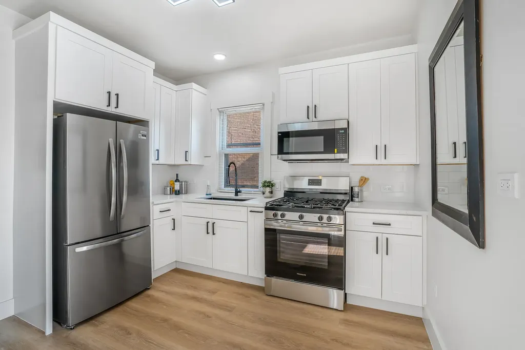 2724 North Mobile Avenue Chicago IL 60639