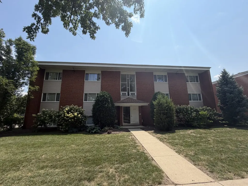 573 Pershing Avenue Glen Ellyn IL 60137