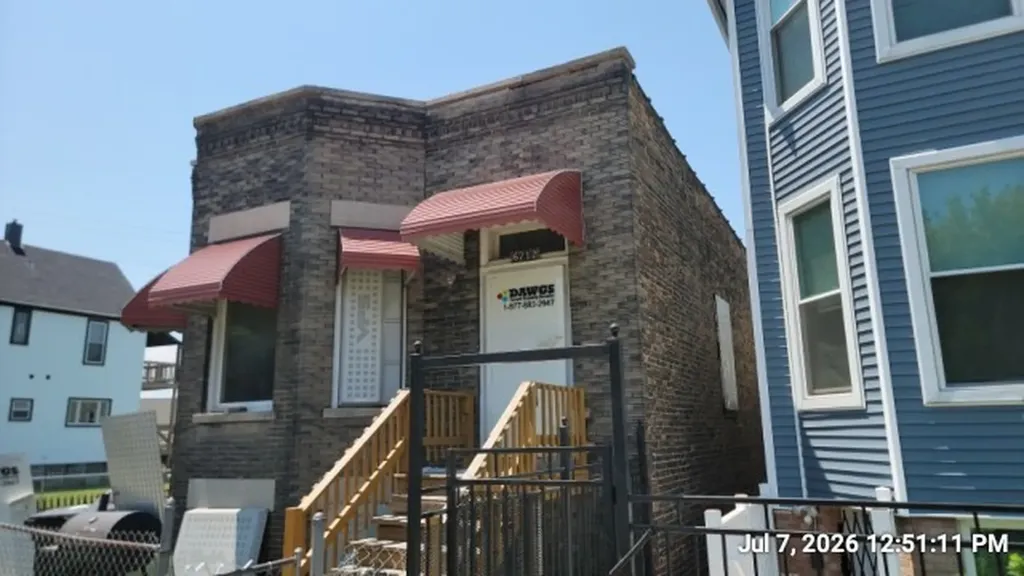 6712 South Eberhart Avenue Chicago IL 60637