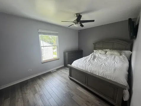 2833 Apple Avenue Waukegan IL 60085