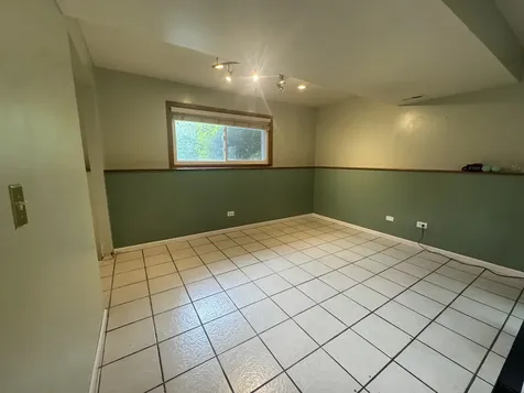 2833 Apple Avenue Waukegan IL 60085