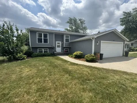 2833 Apple Avenue Waukegan IL 60085