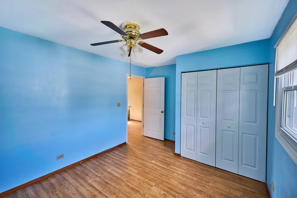 593 Iroquois Trail Carol Stream IL 60188