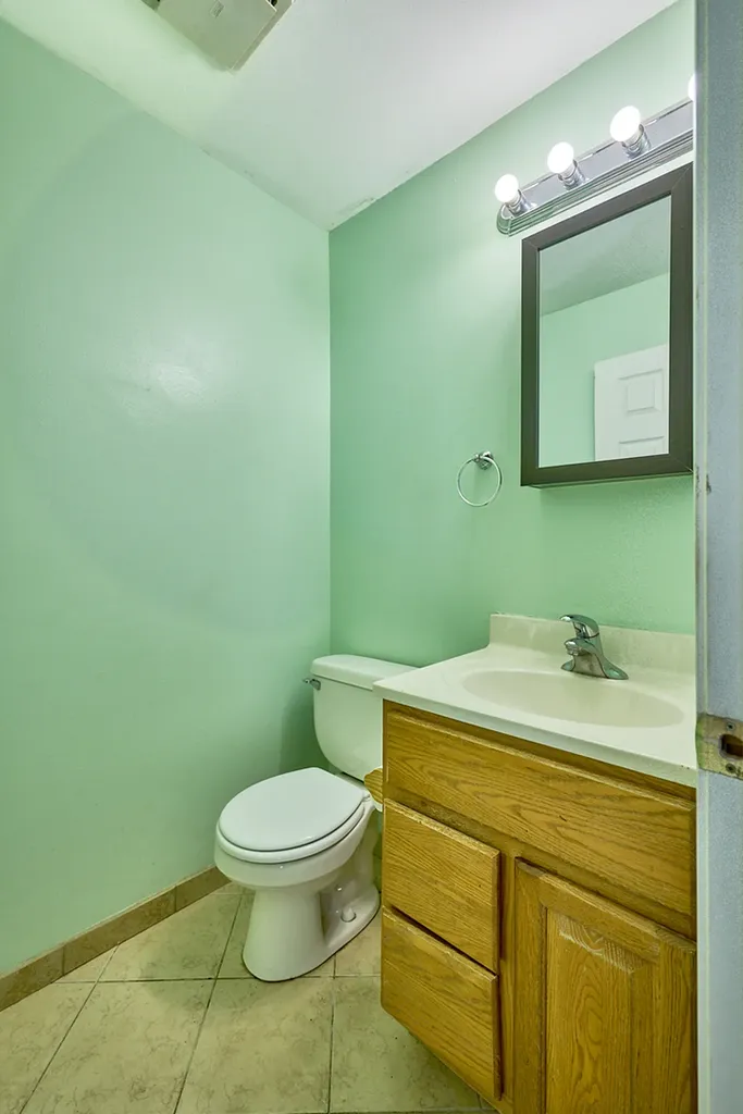 593 Iroquois Trail Carol Stream IL 60188