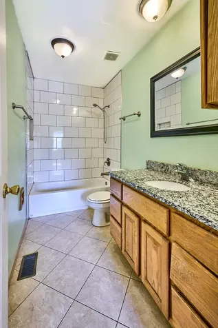 593 Iroquois Trail Carol Stream IL 60188