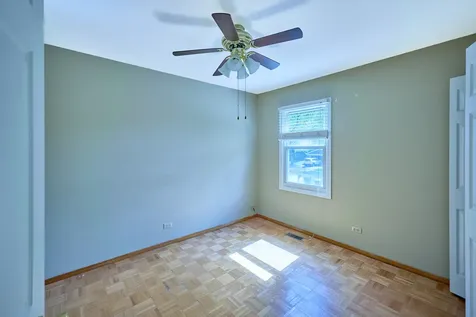 593 Iroquois Trail Carol Stream IL 60188
