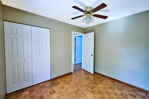 593 Iroquois Trail Carol Stream IL 60188
