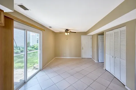 593 Iroquois Trail Carol Stream IL 60188
