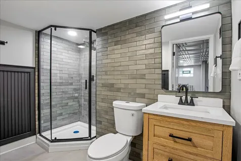 9824 South Escanaba Avenue Chicago IL 60617